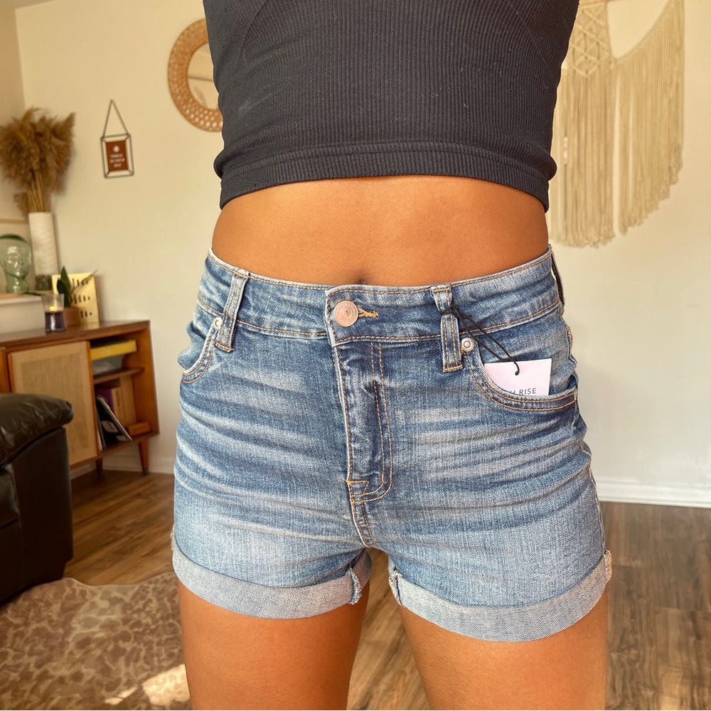 Blue Notes 
Emma High Rise Shorts